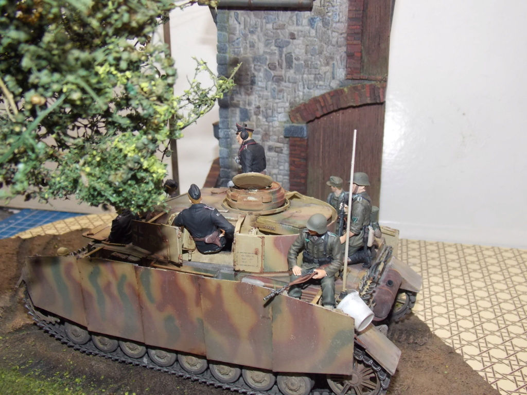 Panzer IV Panzer LEHR montant au front 1/35  - Page 4 Dscn3430