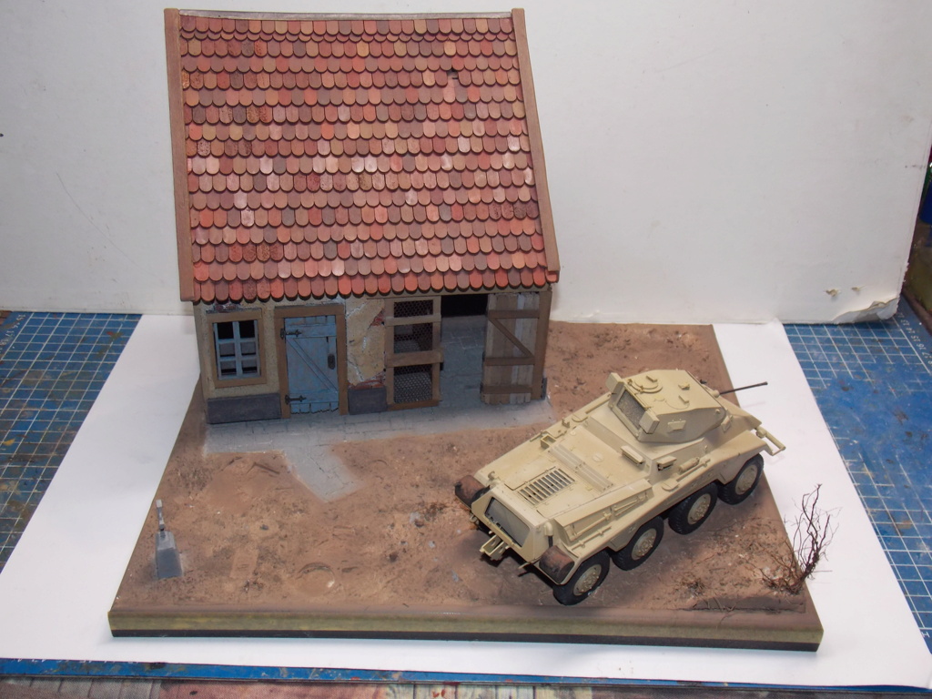 Sd.Kfz 234 à tourelle LUCHS Miniart 1/35 avec décorum  - Page 2 Dscn4202