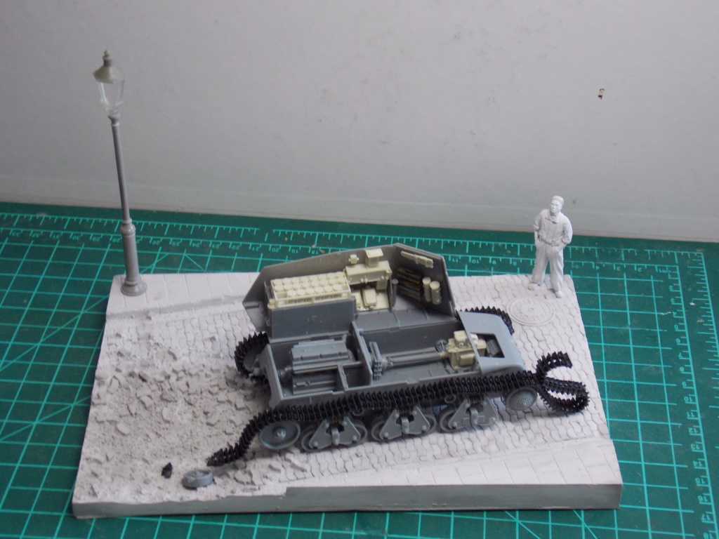 10,5 cmLEFH 18(SF) sur chassis HOTCKISS 1/35 BRONCO Dscn6415