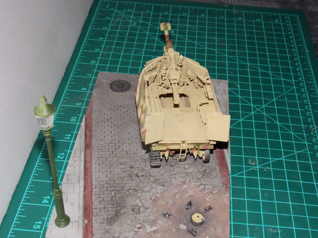 10,5 cmLEFH 18(SF) sur chassis HOTCKISS 1/35 BRONCO Dscn6621