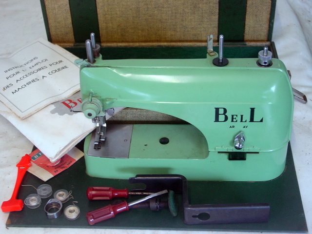 Bell - Micro Machine BELL avec porte canette de Singer 29k3 Bell_010