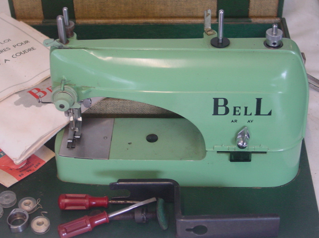 Bell - Micro Machine BELL avec porte canette de Singer 29k3 Bell_110