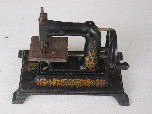 Machine à coudre jouet en fonte de 25 cm Machin28