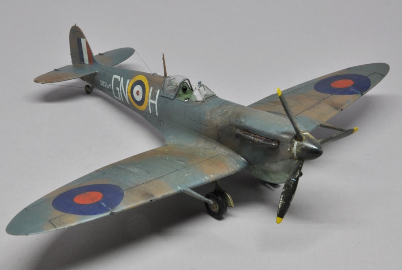 Supermarine Spitfire Mk VB Trop Malte - Airfix - 1/48 - Page 3 Dsc_0765