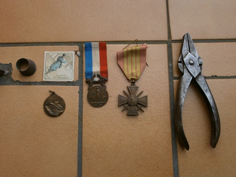 Des medailles , photo general de lattre ,cpa  Lot_1829