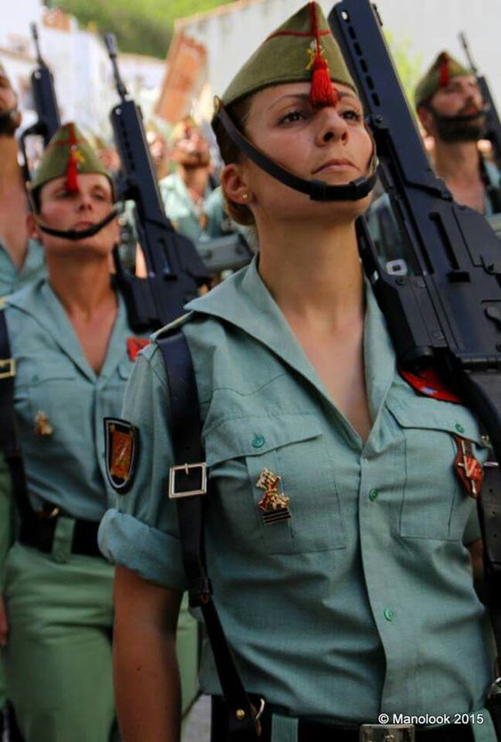  MUJERES CON UNIFORMIDAD MILITAR - Página 3 8dd84c10