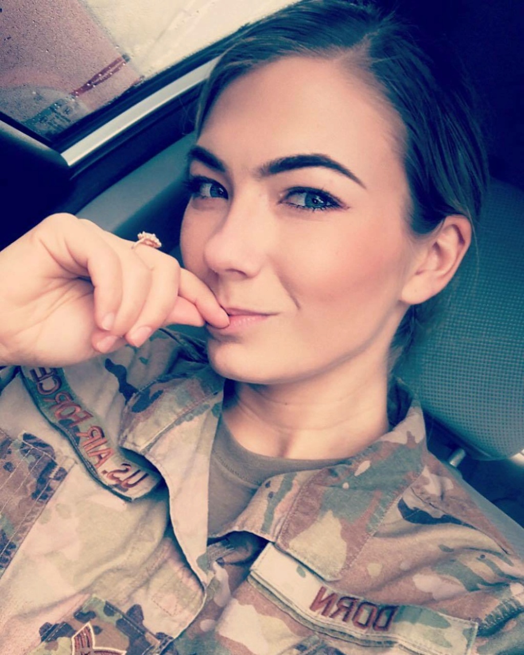  MUJERES CON UNIFORMIDAD MILITAR - Página 10 Tumblr30