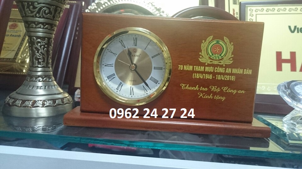 cơ sở bán đồng hồ kỷ niệm, đồng hồ để bàn quà tặng đại lý, nơi sản xuất đồng hồ uy tín  9d514610