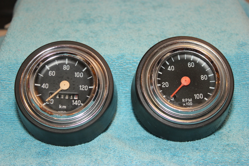 Compteur et compte-tour VDO sur support pour quel cyclomoteur ? Img_6210