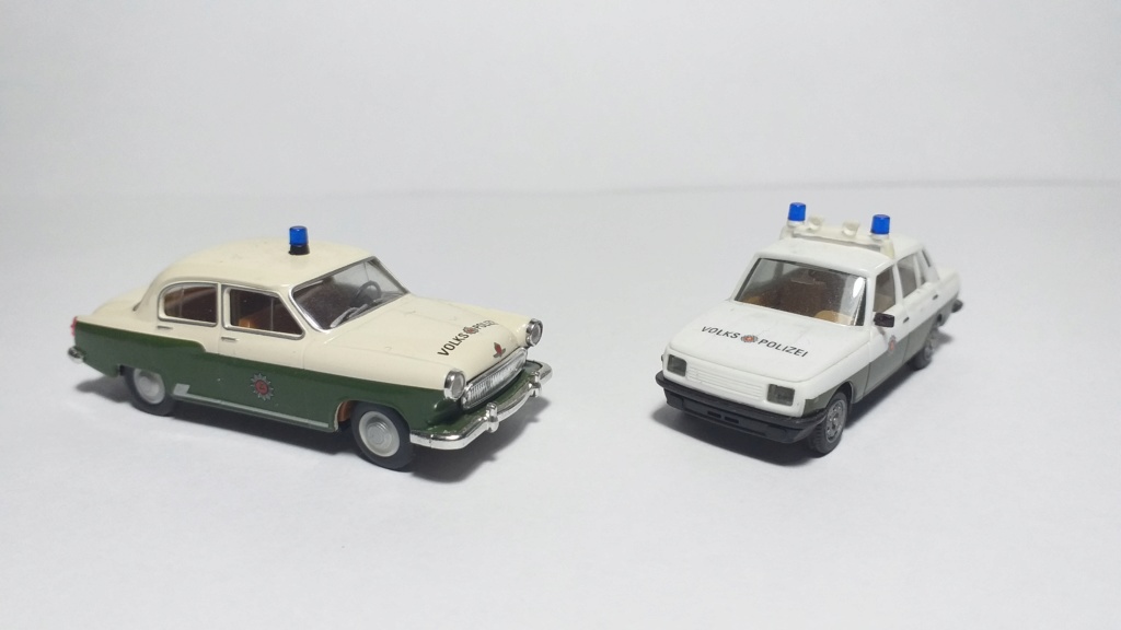 mi coleccion coches de policia a 1:87 20200618