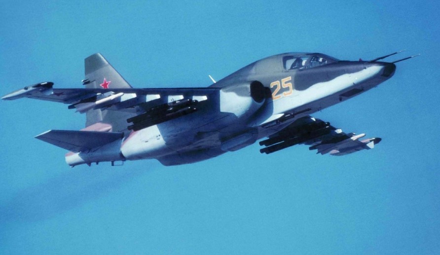 Competing Aircraft Designs of the 90's and Beyond - Page 4 Su25t-10