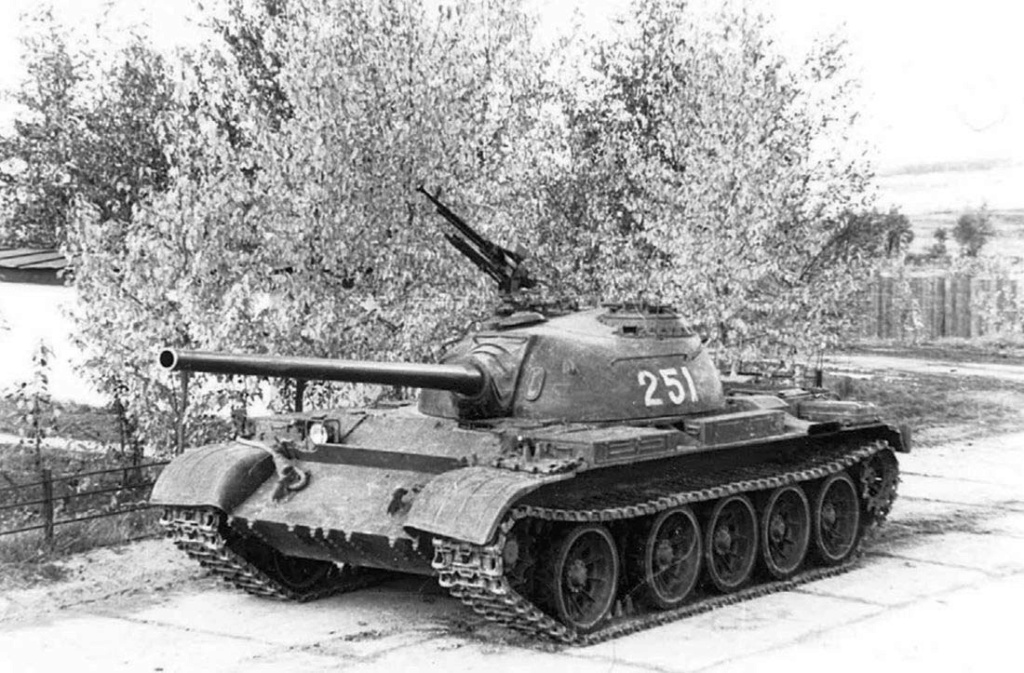 T-64 vs T-72 vs T-80 - Page 5 T54-3-10