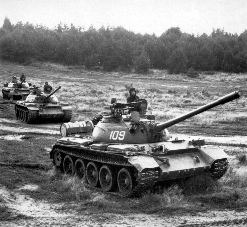 T-64 vs T-72 vs T-80 - Page 5 T54b-210