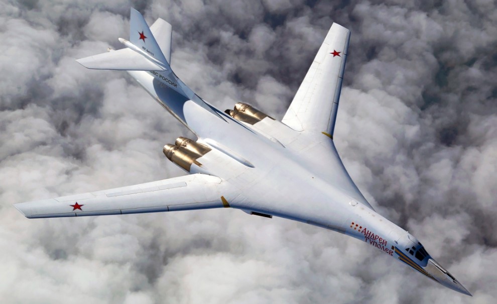Competing Aircraft Designs of the 90's and Beyond - Page 5 Tu160-15