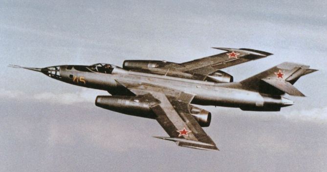 History of Soviet Cold War Military Aircraft - Page 6 Yak28r10