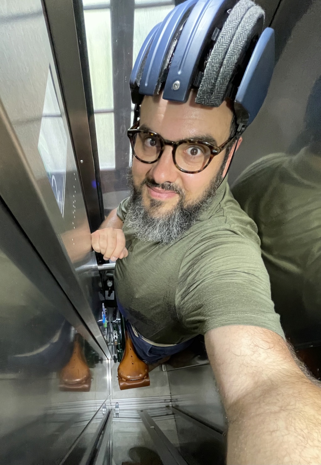Un Brompton dans un ascenseur atypique 4eaf6d10