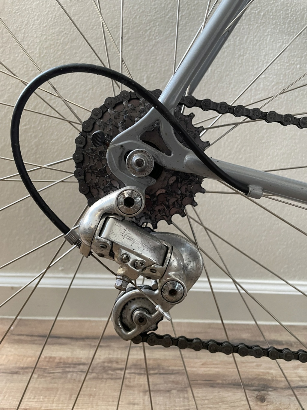 Cadre de course français ou italien inconnu (boîtier de pédalier fileté français) équipé de Mixte Campagnolo Bike_410