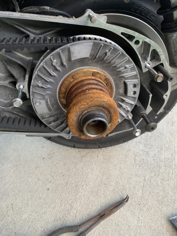 Secondary clutch assembly parts in rusty condition - replace? 1158a110