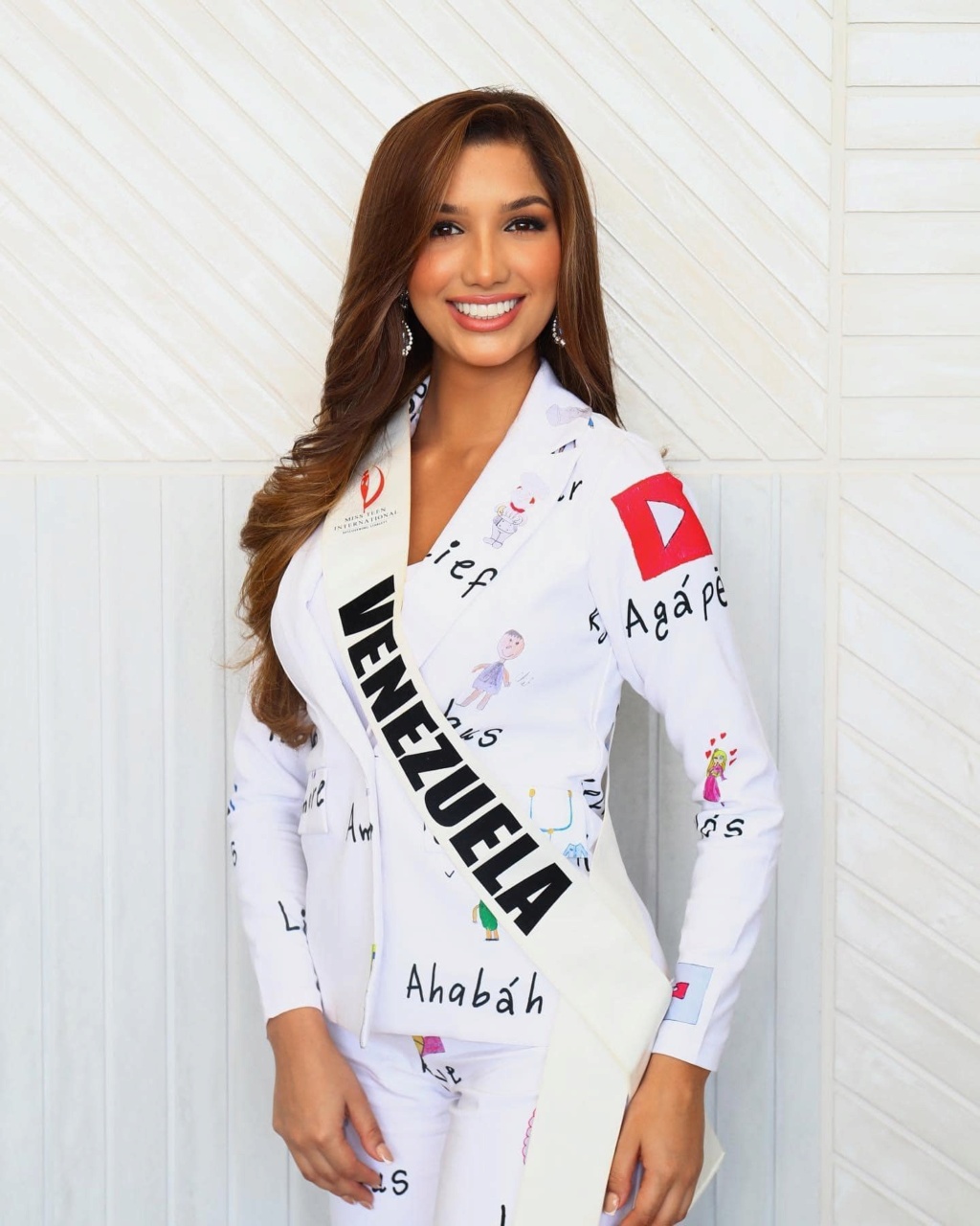 Miss Teen International 2023 -  Bàrbara Pàrraga of Venezuela 35547610