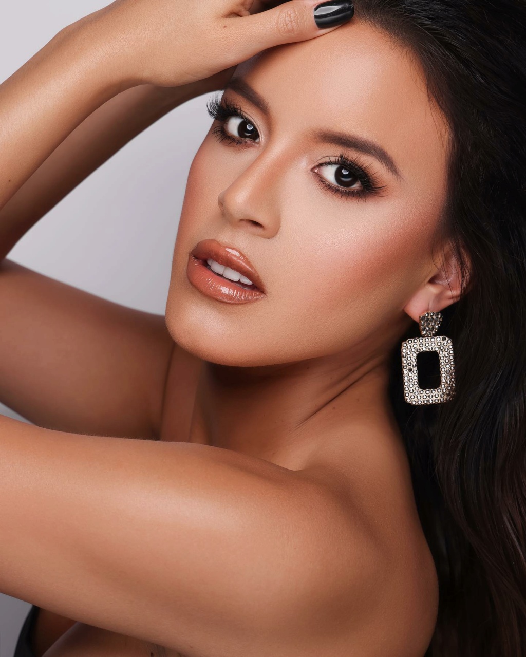 Former Miss Earth 2016 auditioned for Miss Universe Ecuador 2024. Bone3666