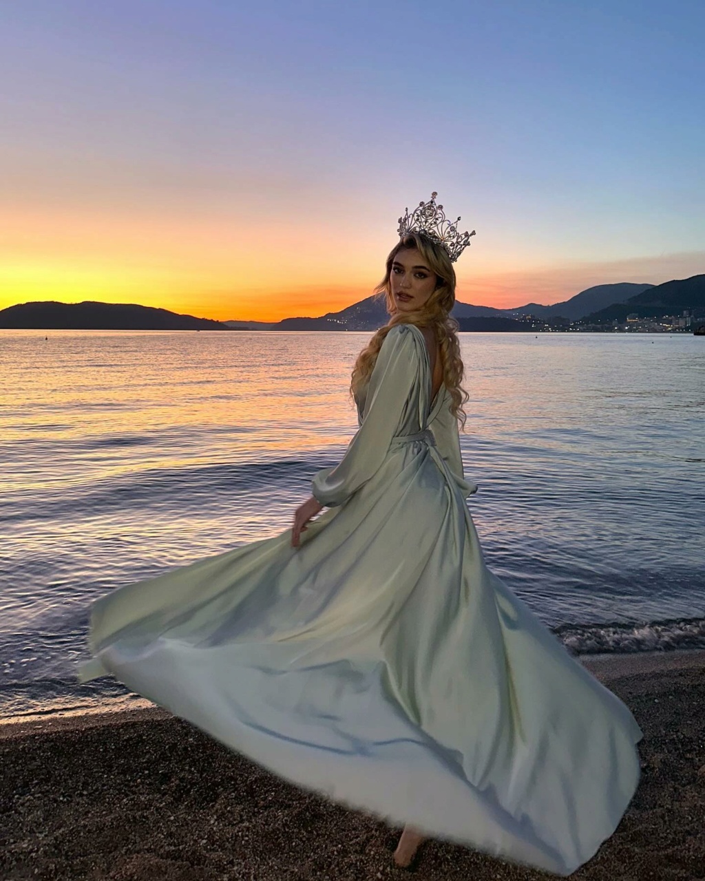 The Official Thread of MISS EARTH 2023 is Drita Ziri of ALBANIA - Page 2 Bone4440