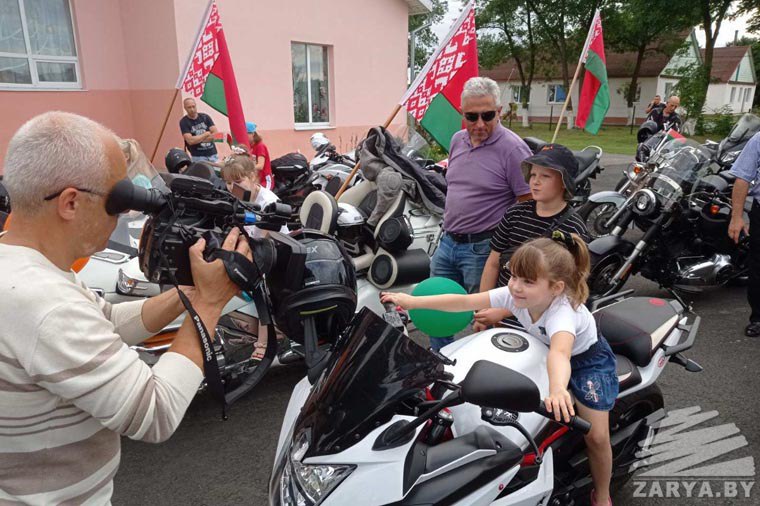  В Лунинецком районе байкеры и велосипедисты приняли участие в мотовелопробеге в рамках акции "Мы вместе" Photo_79