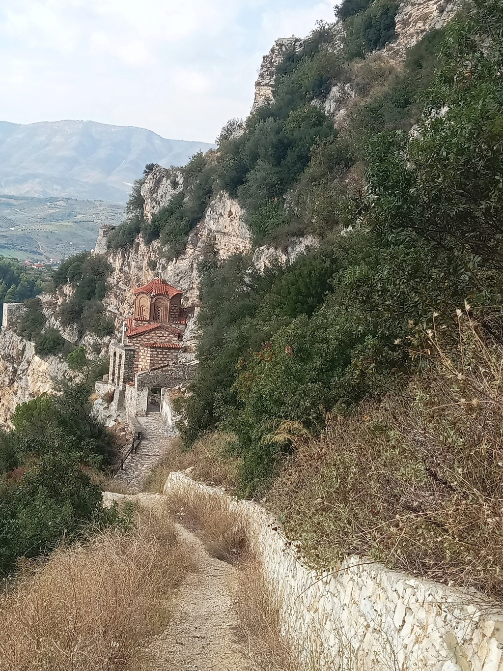 L'Albanie, une petit coin d'Europe plein d'attraits et  une population des plus accueillante et  généreuse. . Img20178