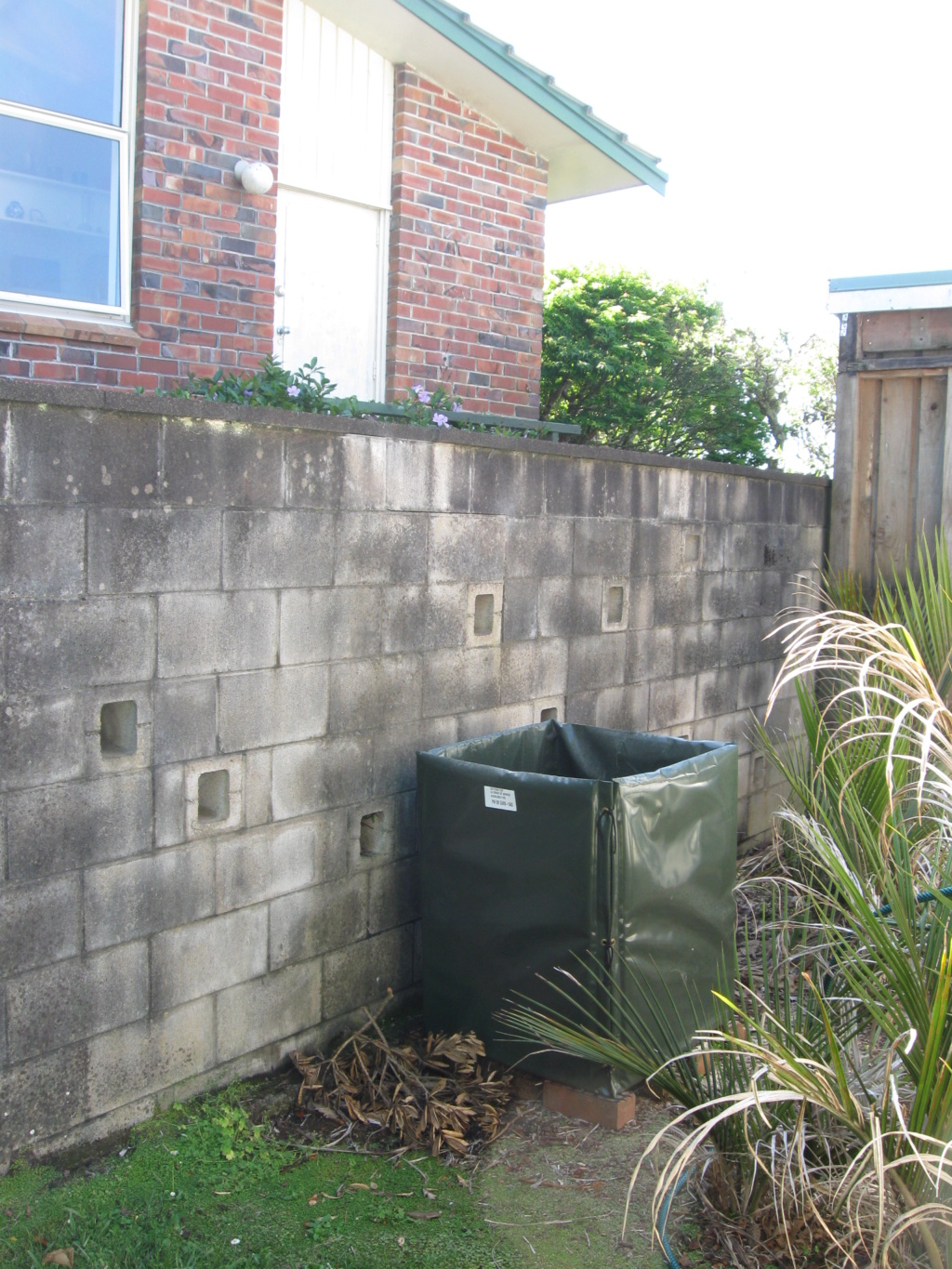 The compost bin Img_2617