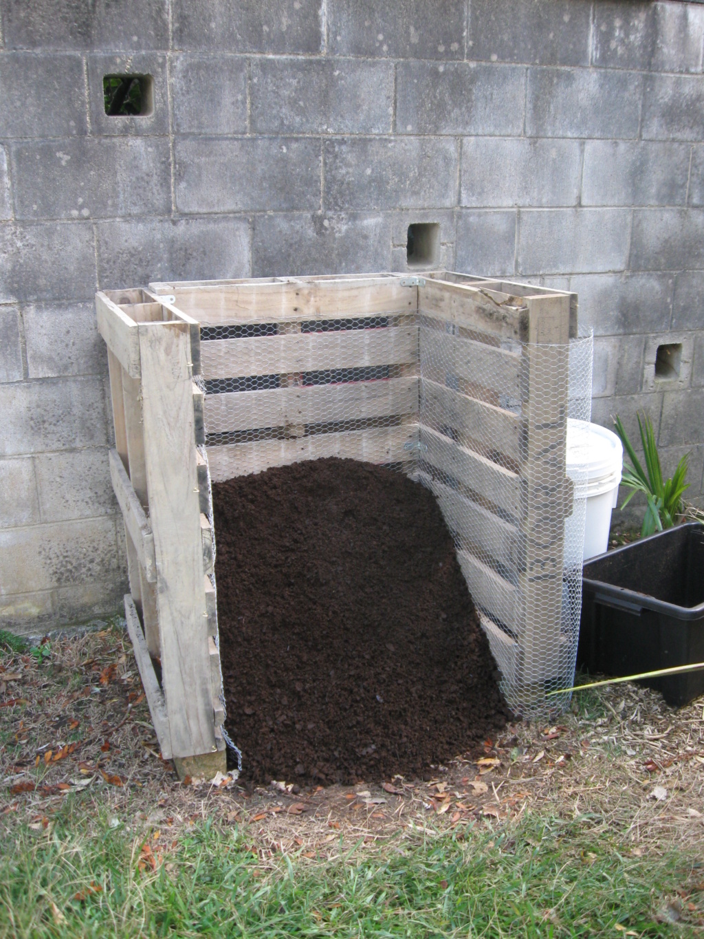 Advice needed for winter compost storage area Img_2832