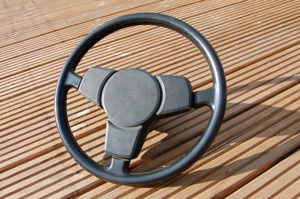 Early Porsche 924/944 steering wheel Porsch10