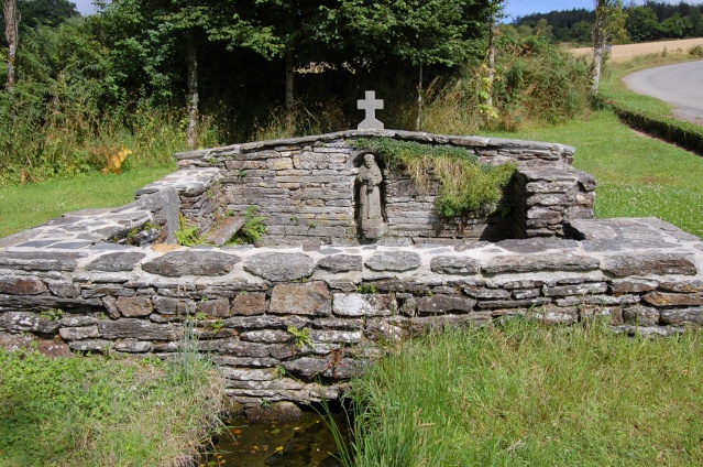 Chapelle et fontaine Ete20021