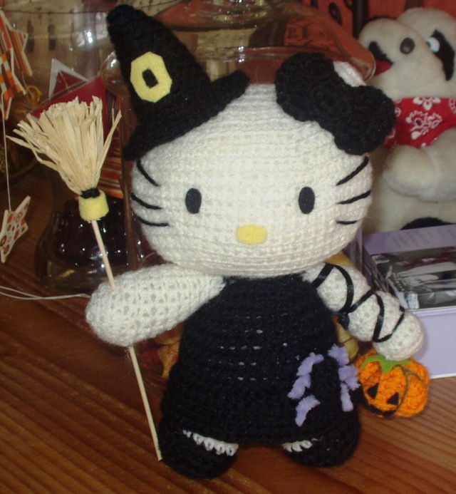 crochet: hello kitty nouveaut (mari) P1010130