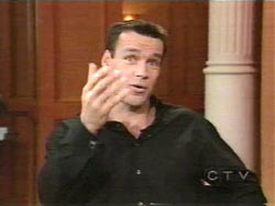 Live with Regis and Kelly - 11 novembre 2002 Regisn14