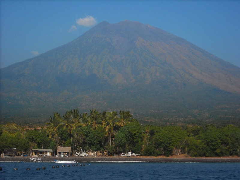 Les volcans d'Indonésie (une petite partie) Mont_b10