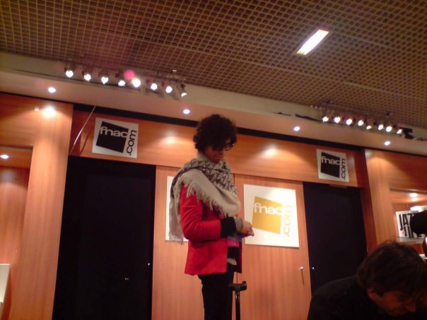 [25/04/2009] Mini concert à la fnac de Bourges 10