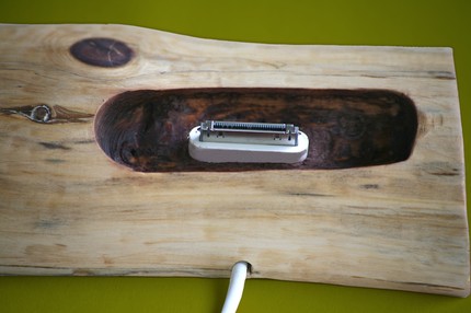 Un nouveau dock en bois pour l'iPhone 3G Il_43012