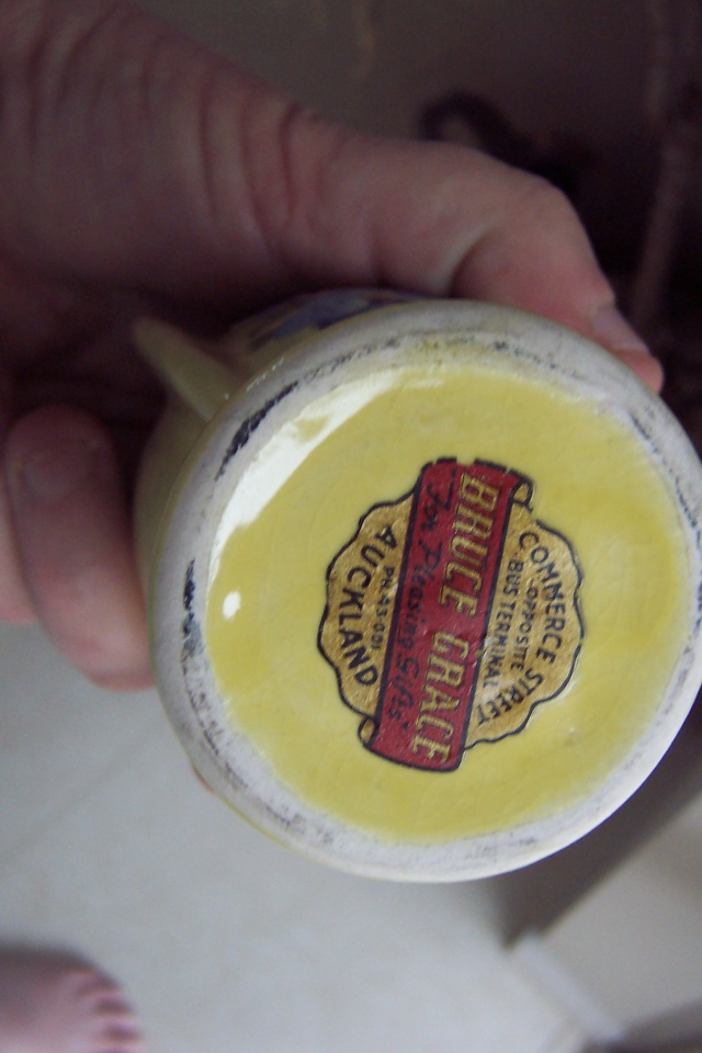 A Retailer Sticker Shape 99 Crown Lynn Eagle_10