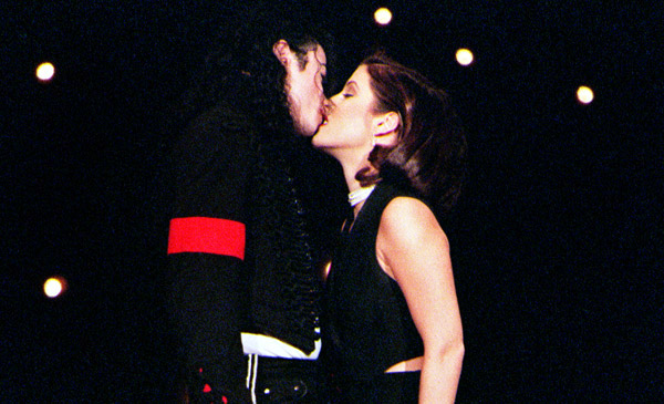 Immagini Michael Jacksons' Kiss 410