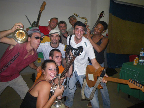 The Original Wailers en Concert à Mayotte - Page 2 Imgp2311