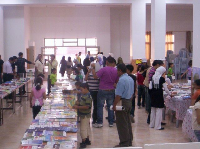 صور لأفتتاح معرض الريف المقدسي الرابع في قاعة الشهيد ياسر عرفات برعاية مركز المنطار Ouuo1038