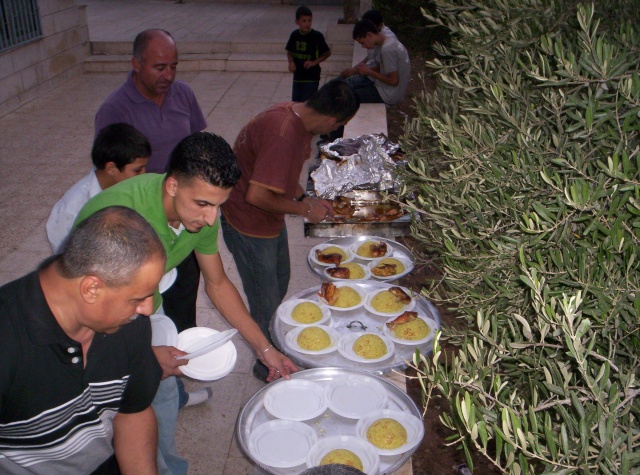 أفطار جماعي تنفيذ  جمعية بيت عنان التنموية الخيرية  برعايه لجنة زكاة القدس Ouuoo725