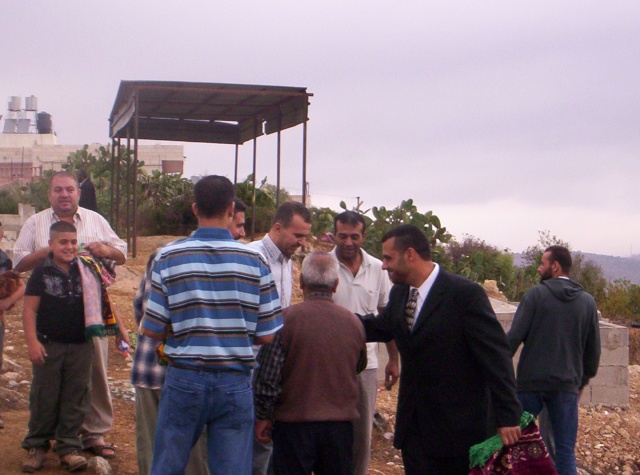 صورة زيارة مقبرة القرية بعد صلاة عيد الفطر Ouuoo843