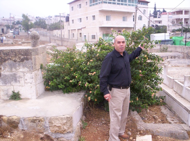 صورة زيارة مقبرة القرية بعد صلاة عيد الفطر Ouuoo847