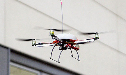 Robot volador para ayudar a personas en caso de emergencia Quadch10