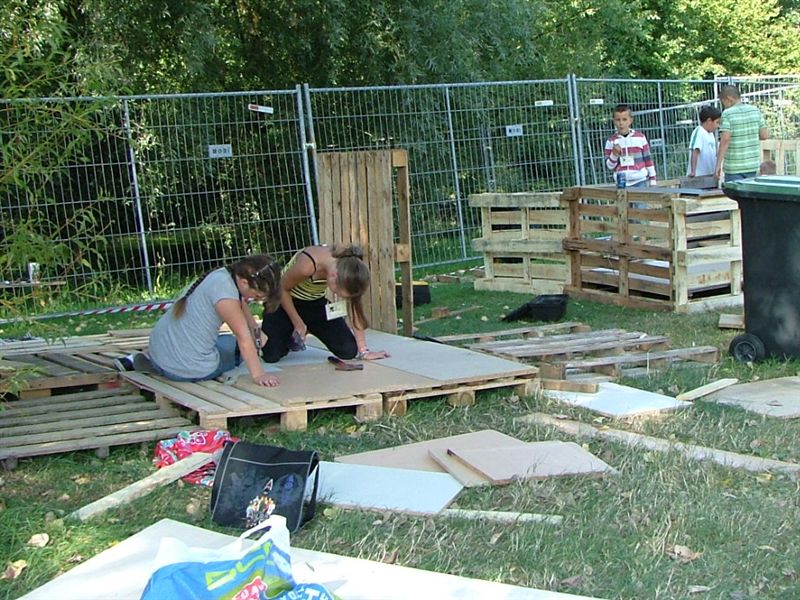 Dukendam 2009 Fotos van Laurens Zondag hout sjouwen, hutten bouwen Dscf6546
