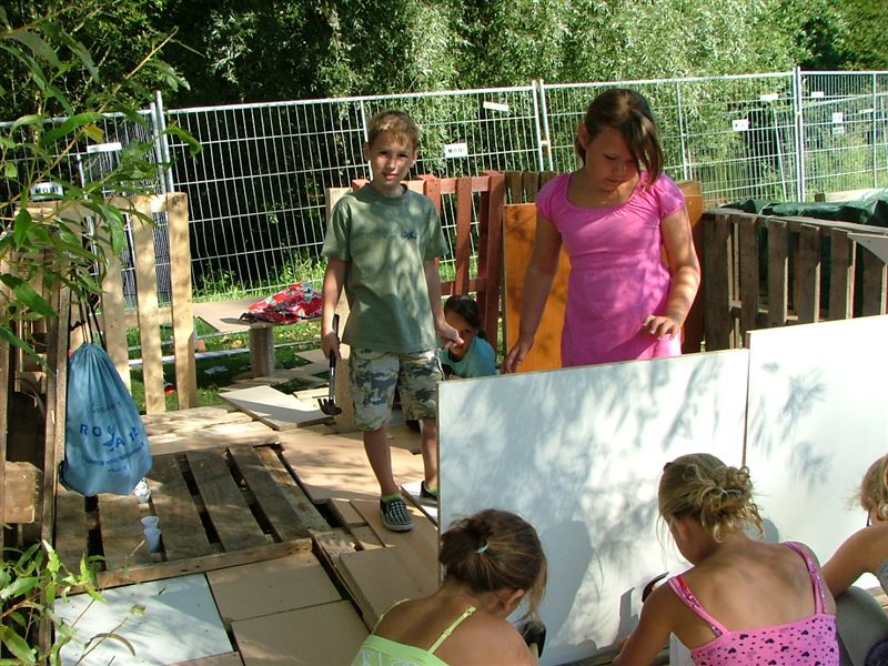 Dukendam 2009 Fotos van Laurens Zondag hout sjouwen, hutten bouwen Dscf6567