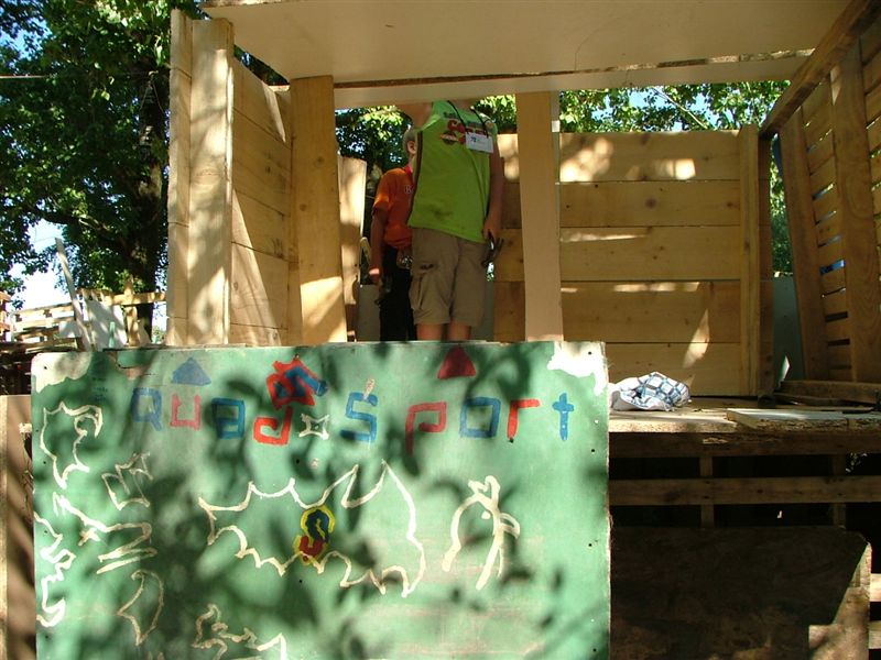 Dukendam 2009 Fotos van Laurens Zondag hout sjouwen, hutten bouwen Dscf6629