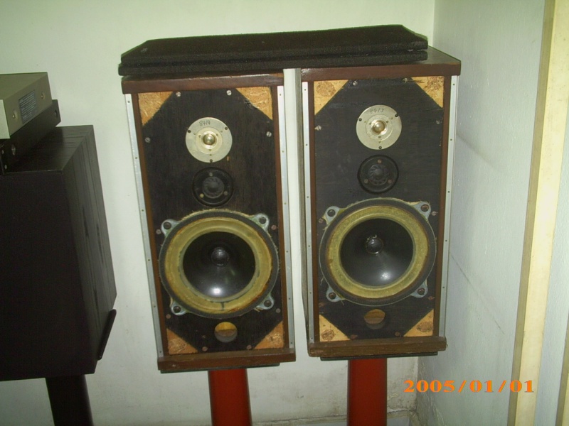 B&W DM4 speakers (Used)SOLD