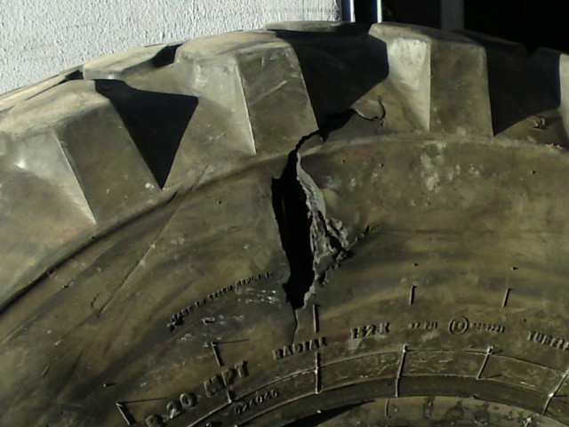 Problème Roulement / Eclatement Pneu Arrière gauche U1300L Tire210