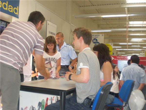 firma de discos en castellon ( fotos de Almu) 3010